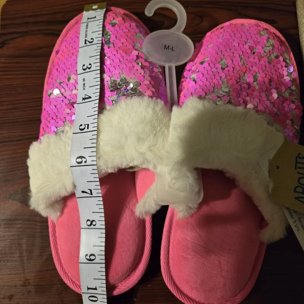 Girls Thereabout slippers sz M-L Bright Pink Shine